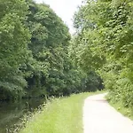 *f4gh For Your Relaxed & Cosy + Free Parking + Free Fast Wifi * Leeds (West Yorkshire)