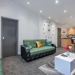 *f4gh For Your Relaxed & Cosy + Free Parking + Free Fast Wifi * *