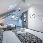 *f4gh For Your Relaxed & Cosy + Free Parking + Free Fast Wifi * Apartamento
