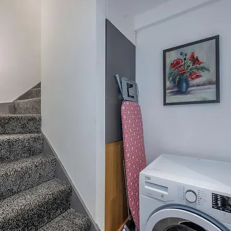 *f4gh For Your Relaxed & Cosy + Free Parking + Free Fast Wifi * Apartment