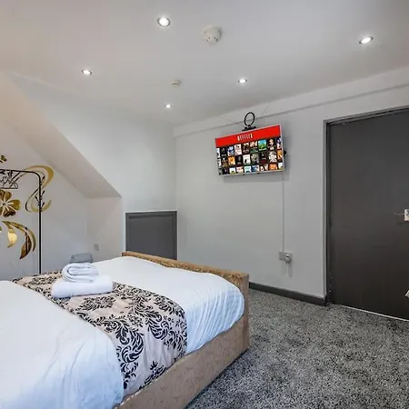 *f4gh For Your Relaxed & Cosy + Free Parking + Free Fast Wifi * Апартаменти Лідс