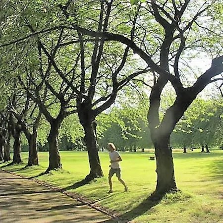 *f4gh For Your Relaxed & Cosy + Free Parking + Free Fast Wifi * Апартаменти