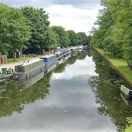 *f4gh For Your Relaxed & Cosy + Free Parking + Free Fast Wifi *