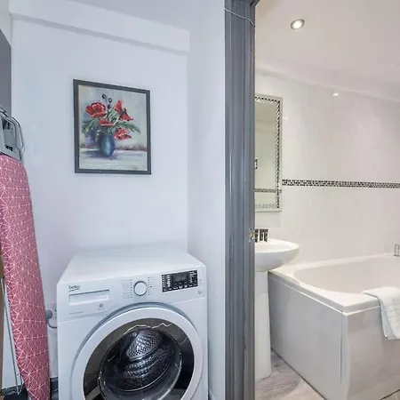 *f4gh For Your Relaxed & Cosy + Free Parking + Free Fast Wifi * * Leeds (West Yorkshire)