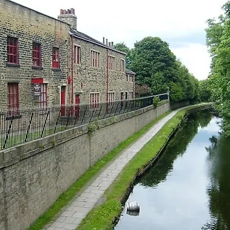 *f4gh For Your Relaxed & Cosy + Free Parking + Free Fast Wifi * *